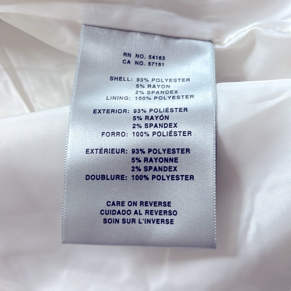 Levi's White Jacket with Cropped Length and Classic Collar - Picture 10 of 11